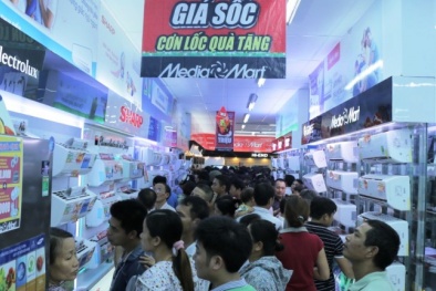 Mua điều hòa tại Media Mart: ‘Máy còn dở chứng nữa, tôi vứt luôn đi’
