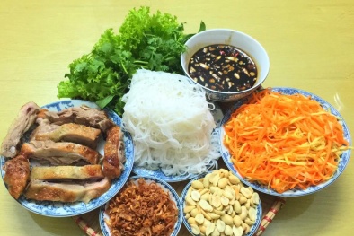 Cách làm món bún vịt trộn, chân gà chua cay ngon khó cưỡng