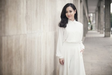 Diện trang phục màu trắng tinh khôi, dịu mát ngày hè