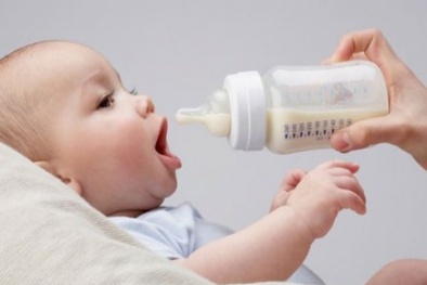 Kinh nghiệm chọn bình sữa và núm vú giả cho trẻ sơ sinh 