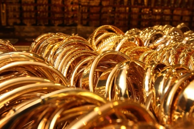 Giá vàng hôm nay 23/7/2015 xuống dưới ngưỡng 1.100 USD