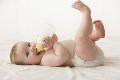 Lưu ý chọn sữa an toàn và phù hợp cho trẻ sơ sinh