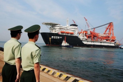 Trung Quốc tập trận ở Biển Đông, đưa giàn khoan áp sát Hoa Đông
