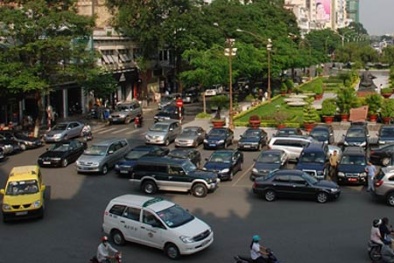 Tăng phí ô tô, có giảm ùn tắc?