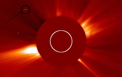 Phát hiện UFO to bằng gần 1 bang Mỹ bay gần Mặt Trời