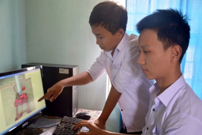 Robot cứu hỏa của 2 cậu học trò miền biển