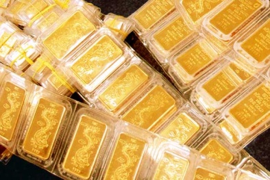 Giá vàng hôm nay 15/8/2015 lại ‘trượt dốc không phanh’