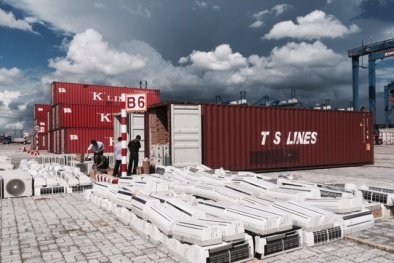 Phát hiện container chứa đồ 13Win15 com - Thương hiệu nhà cái uy tín, hàng xách tay giả tại TP. HCM