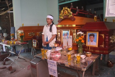 Mâu thuẫn Đăng ký và nhận 60K 24 bao lì xì miễn phí mỗi ngày, chồng đốt nhà khiến 3 con ruột chết thảm