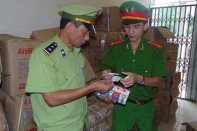 Phát hiện số lượng lớn đồ chơi, bánh kẹo ‘không biết từ đâu đến’