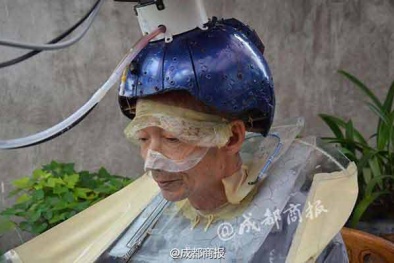 Phát minh ra máy gội đầu ‘đa chức năng’ độc đáo vì thương bà