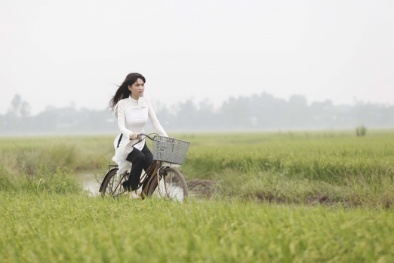 'Nữ hoàng nội y' Ngọc Trinh bỗng hóa thiếu nữ thôn quê giản dị