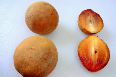 Mẹo hay chọn hồng xiêm ngọt mát, không ngâm hóa chất 