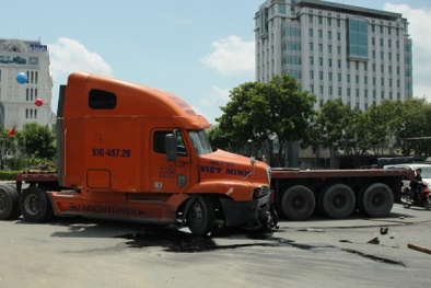 Tài xế xe 'điên' lao vào đám đông chờ đèn đỏ bị nghi 'ngáo đá'