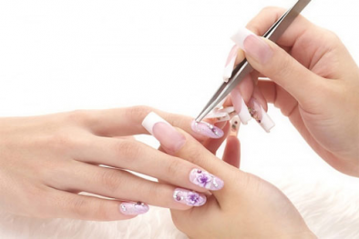 Bệnh tật không ngờ từ sở thích vẽ móng