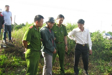 Kiều Quốc Huy lạnh lùng nhìn cảnh khai quật thi thể vợ chồng bạn thân
