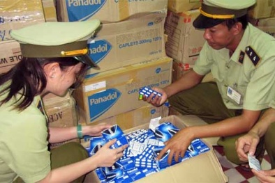Phát hiện thuốc tân dược hết hạn lẫn lộn trong nhà thuốc