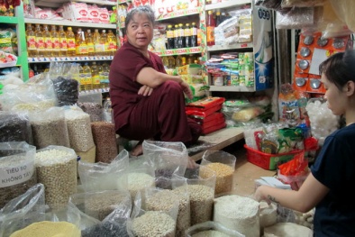 Hàng trăm tiểu thương ngỡ ngàng vì 'trát' đòi nợ thuế