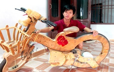 Chế xe đạp điện không săm từ ván ép, đồ cũ