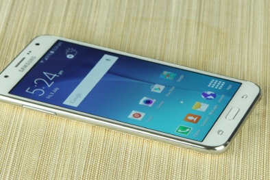 Chọn mua phablet tầm trung cấu hình tốt, camera 'khủng'