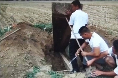 Trung Quốc: Tóm 3 kẻ đào mộ chuyên cung cấp dịch vụ 'vợ ma' 