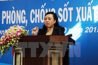 Bộ trưởng Bộ Y tế: Không để bệnh nhi nằm gầm giường​, hành lang