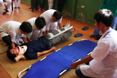 Cách sơ cứu chấn thương cột sống khẩn cấp