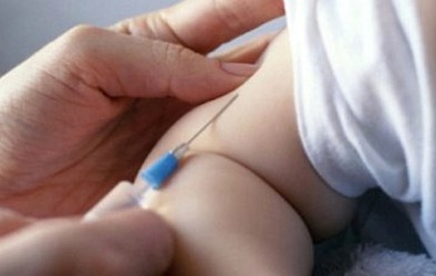 Mẹ đầu độc con gái bằng... nước tiểu để được nổi tiếng
