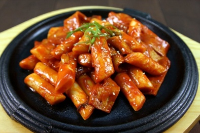 Tự làm bánh gạo cay Hàn Quốc ngon như ngoài hàng