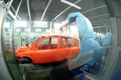 Ứng dụng robot tự động hóa cho các dây chuyền trong nhà máy sản xuất ô tô