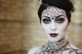 Cẩn trọng với hóa chất kịch độc trong đồ trang điểm Halloween Trung Quốc
