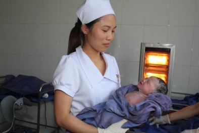 Nghe bác sĩ viện 115 kể lại phút cứu sống mẹ con sản phụ bị tai nạn