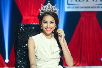 Hoa hậu Phạm Hương lần đầu được 'cầm cân nảy mực'