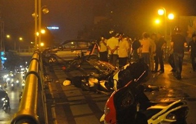 Ra quyết định khởi tố vụ taxi đâm liên hoàn trên cầu vượt