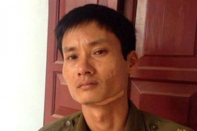 Tạm giữ hai thanh niên dùng dao cứa cổ công an