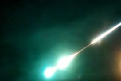 Nga: Bầu trời 'biến sắc' vì xuất hiện cầu lửa khổng lồ màu xanh