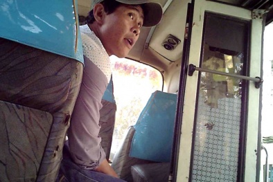 Nhà xe trắng trợn cướp tiền khách: Lột sạch từng đồng!