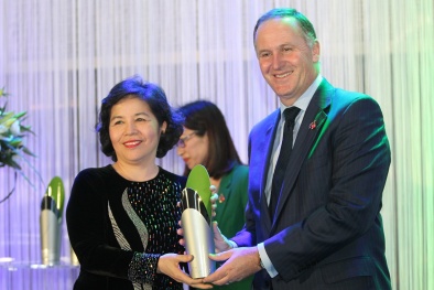 Thủ tướng New Zealand trao tặng giải thưởng New Zealand ASEAN cho bà Mai Kiều Liên