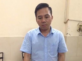 Vòi điện thoại Vertu gần một tỷ đồng làm quà 'chạy' án