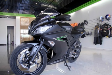 Kawasaki Ninja 300 ABS đời 2016 về Việt Nam giá hấp dẫn