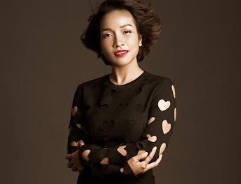 Diva Mỹ Linh khoe vẻ đẹp thu hút tuổi tứ tuần 