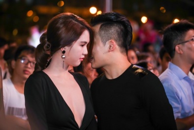 Ngọc Trinh được ông bầu Khắc Tiệp ôm eo tình tứ tại sự kiện