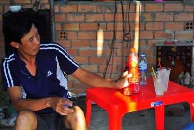 Thêm một khách hàng tố trà Dr.Thanh lợn cợn, nổi váng