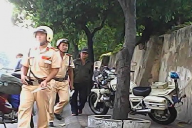 Thấy tiếng dân hô, cảnh sát giao thông lao tới tóm sống tên cướp
