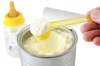Phụ huynh hoang mang vì nghi vấn sữa bột trẻ em vỏ Úc, ruột Trung Quốc