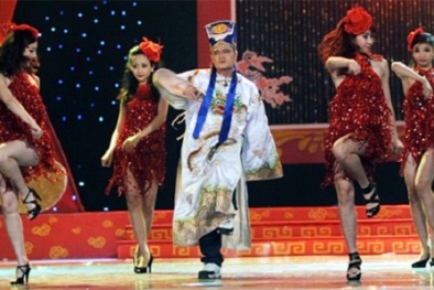 Táo Quân 2016: Tự Long hát bản chế ca khúc ‘Vợ người ta’