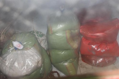 Truy nguồn gốc gạo từ thiện gây ngộ độc