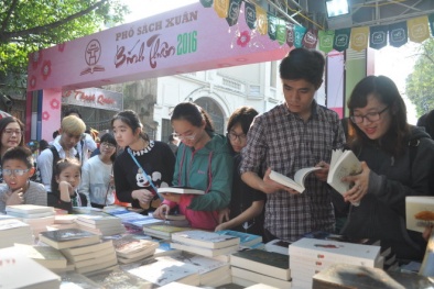 Phố sách Xuân Bính Thân ‘ẵm’ gần 5 tỷ sau 5 ngày hoạt động
