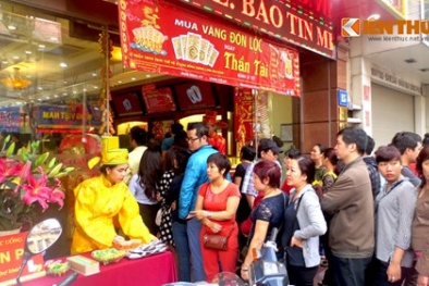 Tại sao người Việt Nam lại mua vàng để ‘đón vía’ Thần Tài?