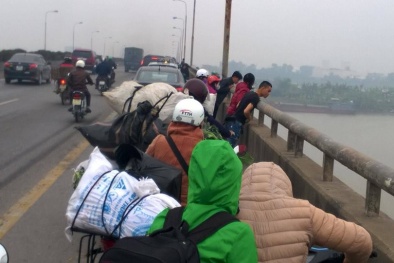 Đau xót bố ôm con trai 7 tuổi 'gieo mình' từ trên cầu xuống sông!